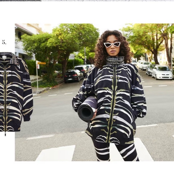 "Camilla" Yoga jacket!  W size:L - Picture 2 of 4